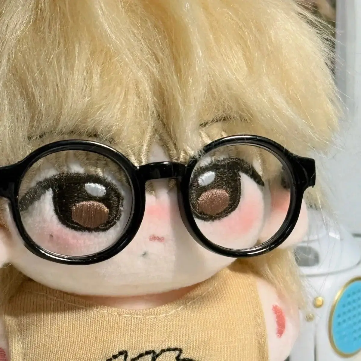 Wypchana 10cm Przystojny Chłopiec The8 Urocza Bawełniana Pluszowa Lalka Kreatywna Zawieszka do Plecaka lub Prezent Urodzinowy dla Dzieci i Dorosłych, Kolekcja dla Fanów