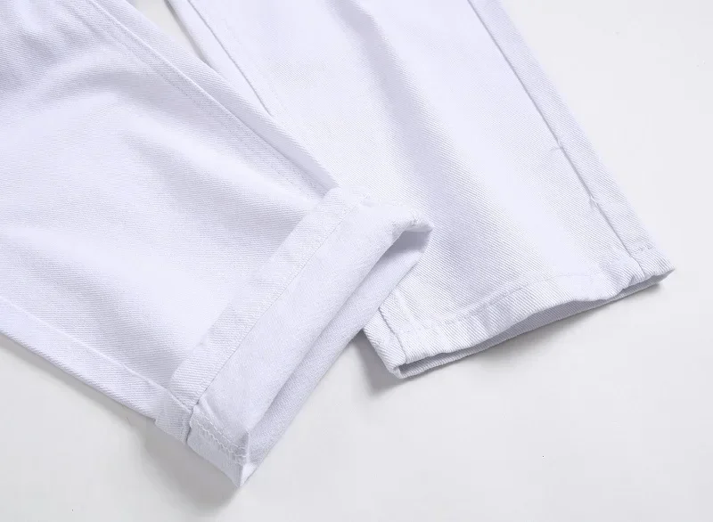 Jeans Putih Pria Gaya Eropa Celana Pria Sepeda Motor Empat Musim Jeans Lurus Desain Berlipat Fashion Remaja Y2k Pakaian Jalanan Pria