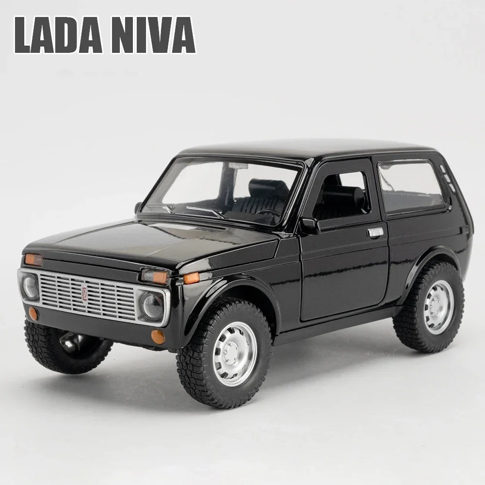 1:18 LADA NIVA Classic Car Model Alloy Car Diecasts Metal Toy Vehicles Car Model Simulation Sound and Light Collection Gift Boys