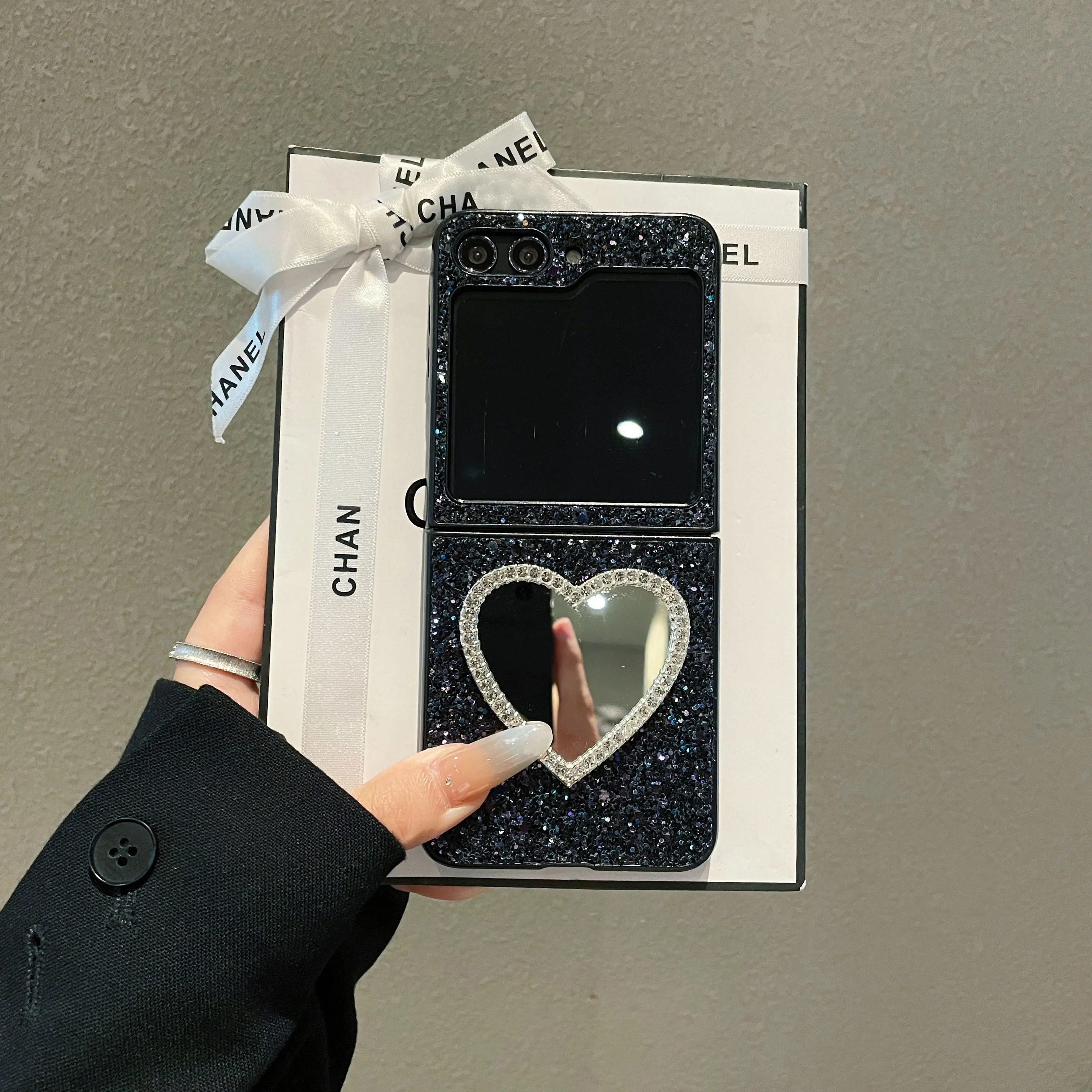 Etui na telefon Samsung Galaxy Z Flip 7 6 5 4 3 Flip7 FE z brokatową skórą, luksusowymi, błyszczącymi cyrkoniami, lustrzanym sercem z diamentami.