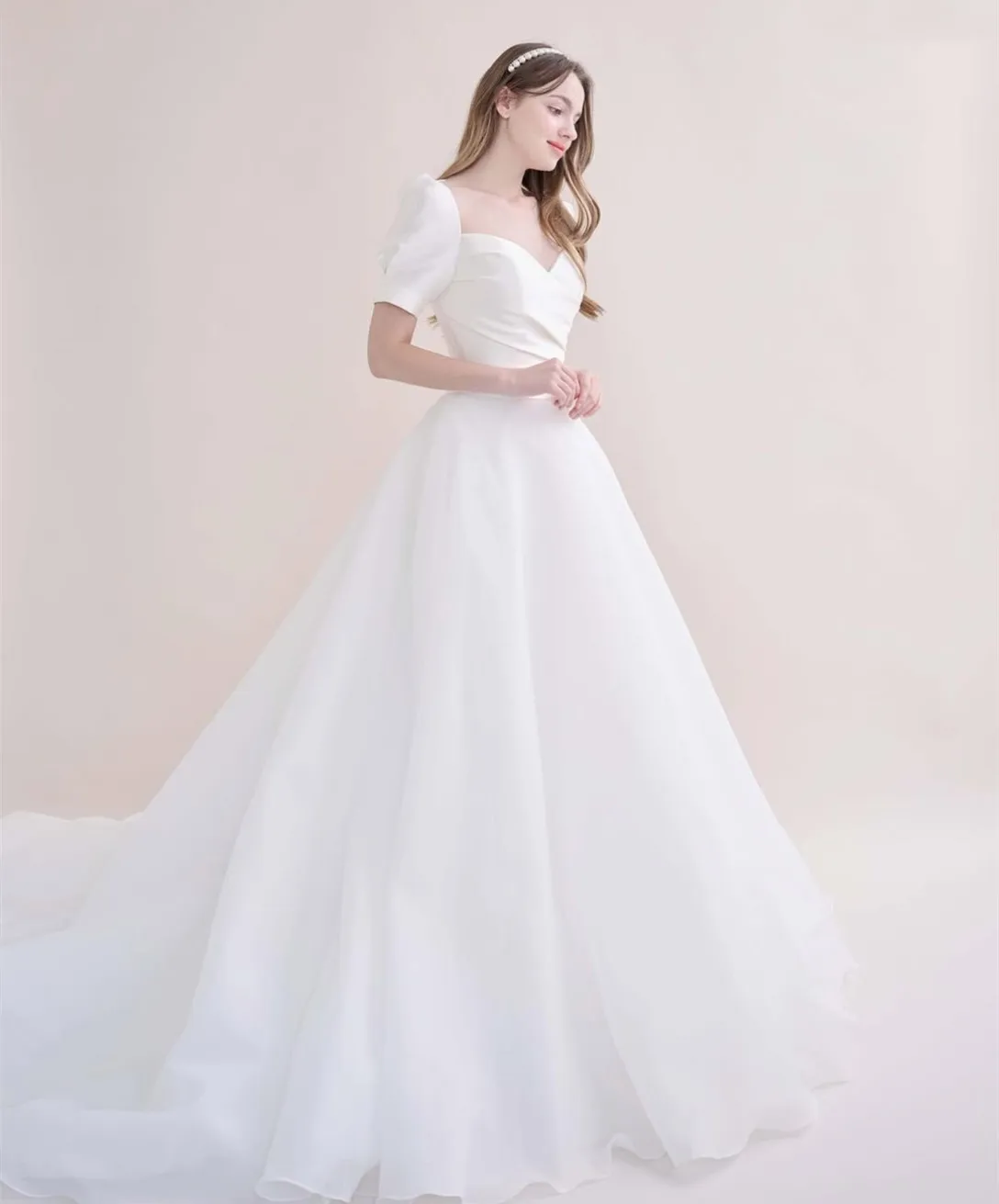 Vestidos de casamento longos de cetim personalizados com bolsos estilo coreano linha A com decote em V com zíper na parte traseira até o chão nnetzo para mulheres