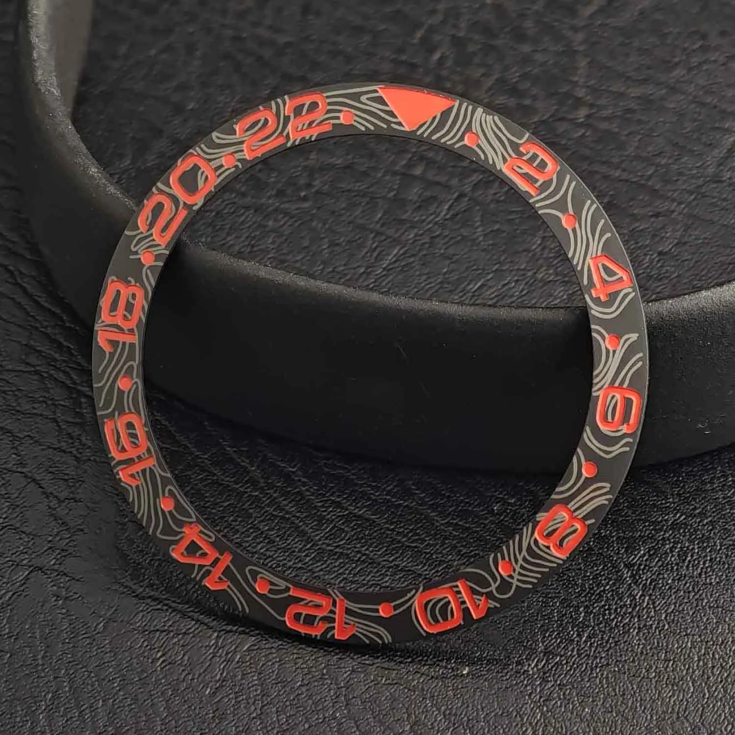 38mm*30.7mm Taucher-GMT-Uhrengehäuse mit imitierter Kohlefaser-Textur, Ersatz-Zubehör, abgeschrägte Keramik-Uhrenlünette