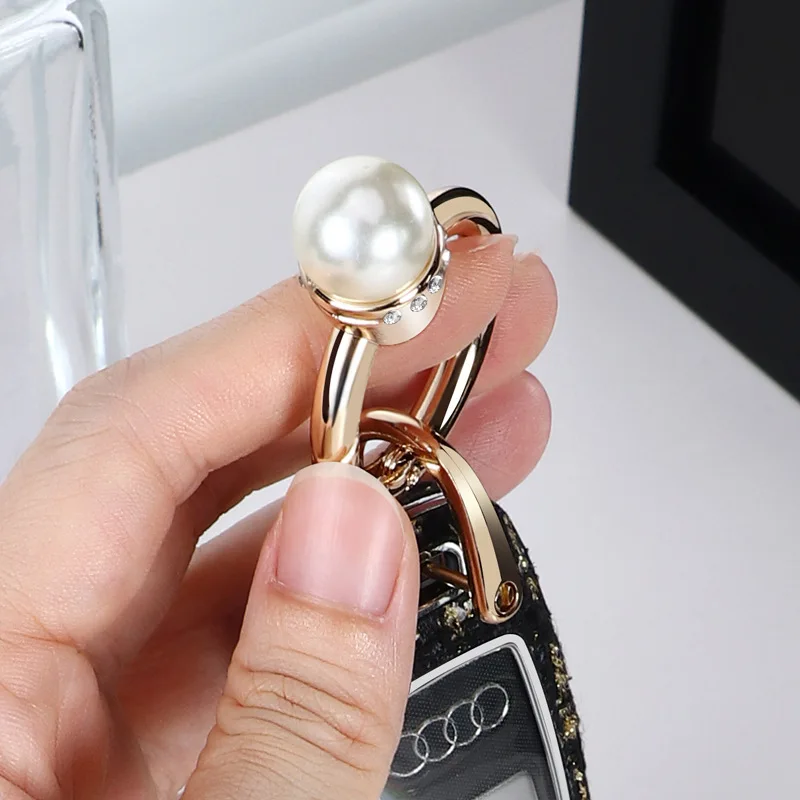 

High end internet celebrity keychain, women's high-end pearl ring, car key pendant, ring, crystal fashion Temperament buckle