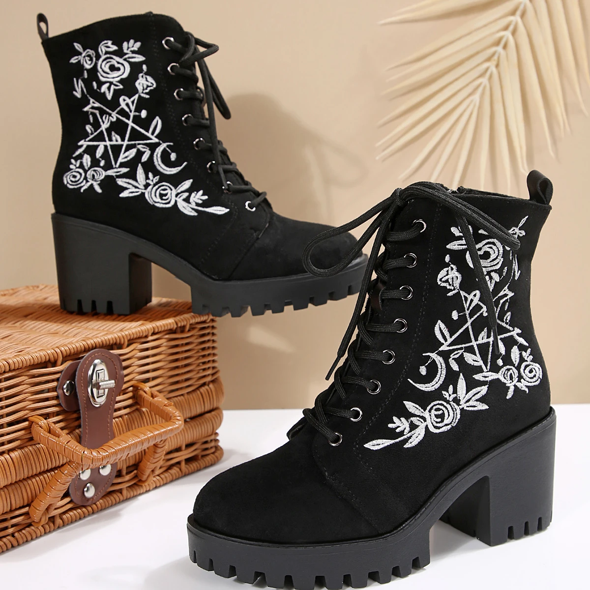 Schnür-Plateau-Baumwollschuhe für den Winter, neue runde Zehen, rutschfeste, verschleißfeste Stiefeletten mit hohem Absatz
