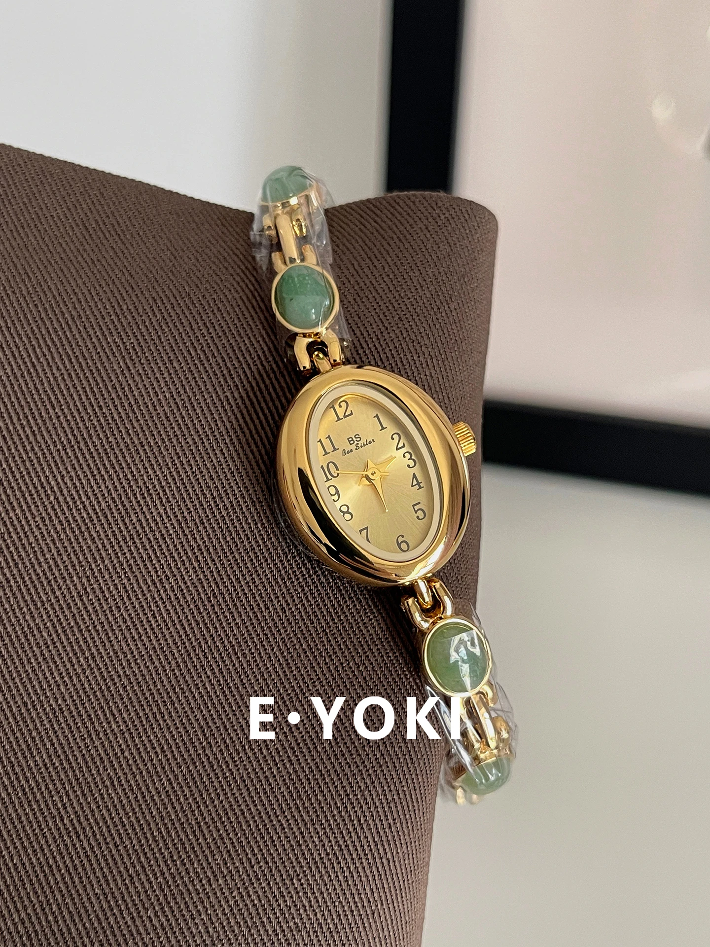 New green women's bracelet, stylish design, high-end quartz watch, trendy women's watch, exquisite women's wristwatch.