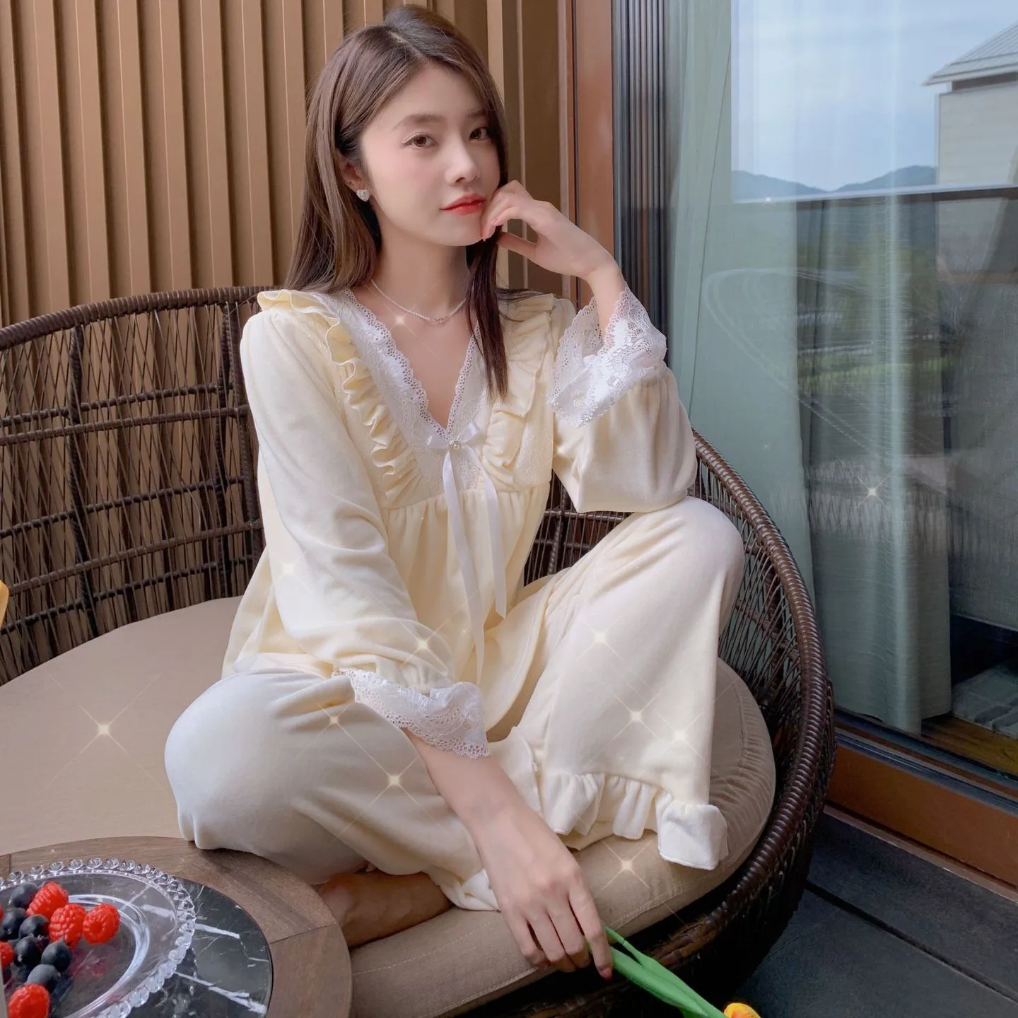 Casual Velvet Sleepwear Homewear Autumn Winter Pajamas Set Lace Nightsuits Island Velvet Twinset Women Long Sleeve Pyjamas Suit