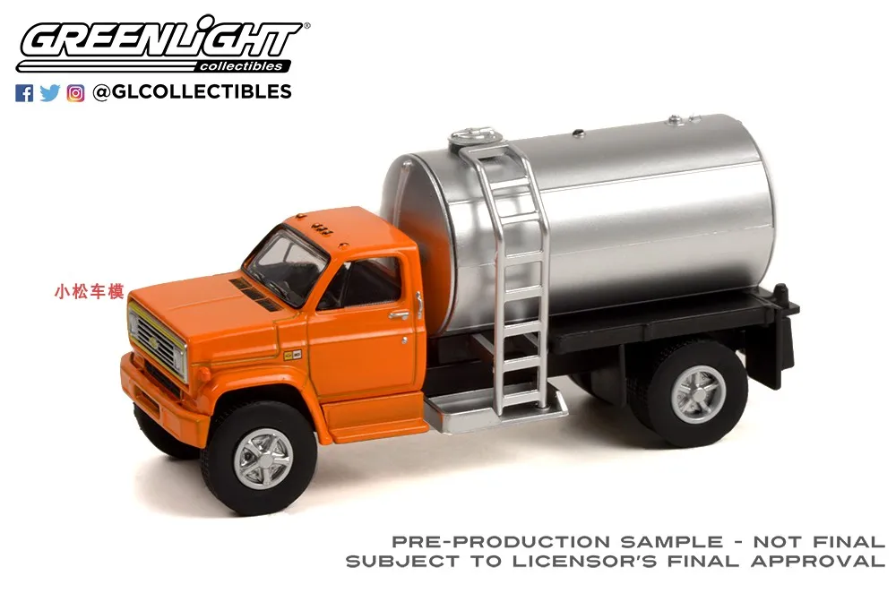 1:64 1982 C-60 Fertilizer truck Simulation car model children's toy collection ornaments display gifts