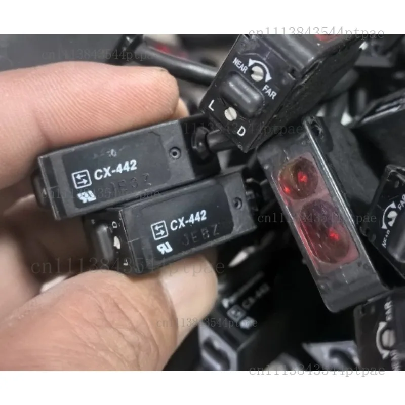 One Cx-442 Distance Setting Reflective Photoelectric Sensor Npn Large Spot 2-300mm (actual Product Photo)