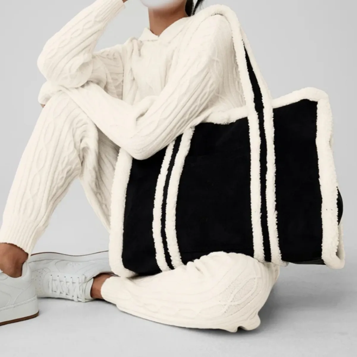 

Designer Women's Shoulder Bags Plush Polyester Ladies Large Capacity Tote Bag Fashion Vintage Female Shopping Handbag and Purses