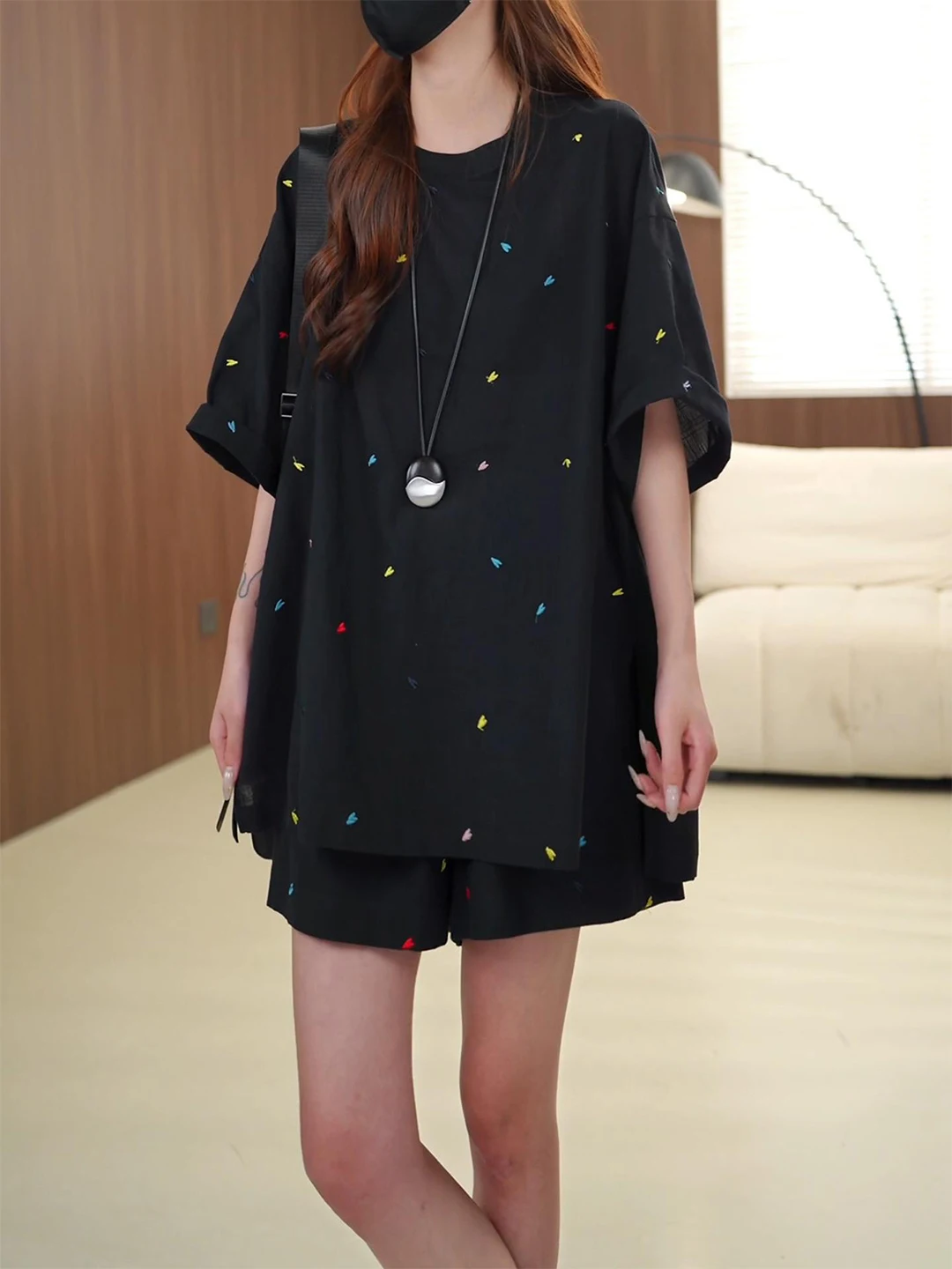 

Ladies Summer Casual Love Heart Loose Fit Short Sleeve T-Shirt And High Waist Wide Leg Shorts Two Piece Set Fashion Ensemble