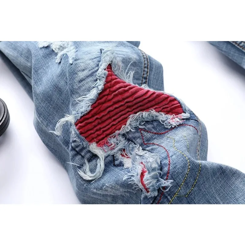 

New Ripped Straight-leg Men's Jeans, Featuring A Nostalgic Design That Exudes Individual Charm and Radiates Youthful Energy.