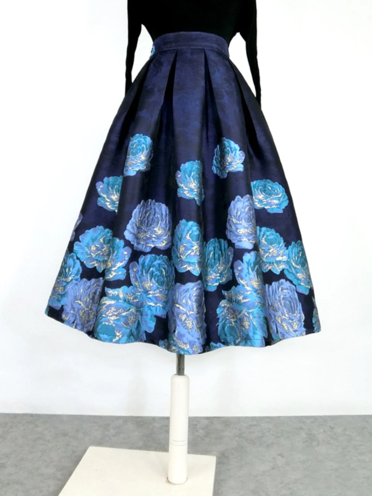 

Новая женская юбка с завышенной талией, модная французская пышная юбка трапециевидной формы с цветочным принтом средней длины.