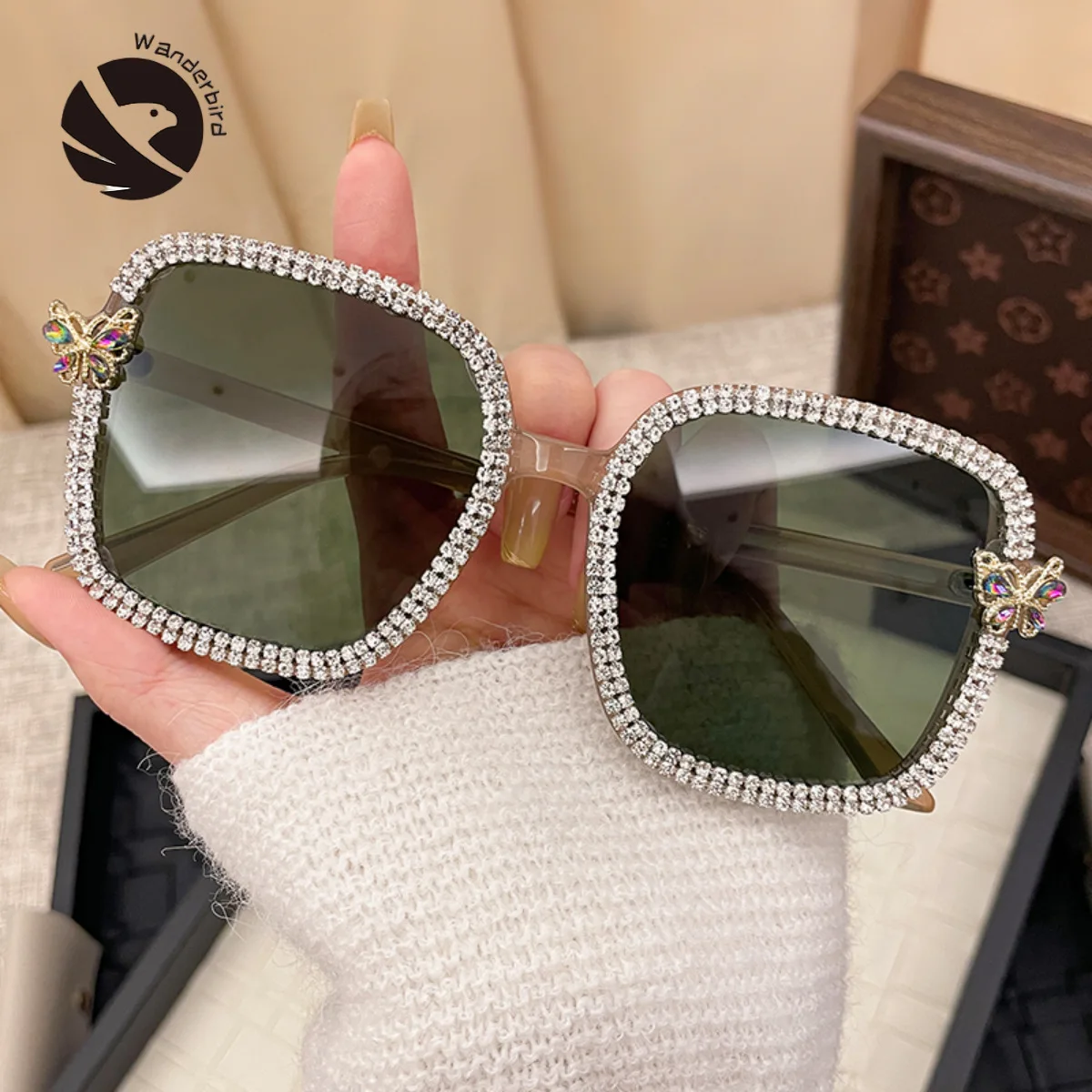 

Luxury Metal Square Sunglasses For Men Women Fashion Pilot Rhinestone Sun Glasses Male Classic Aviator Driving Travelling Shades