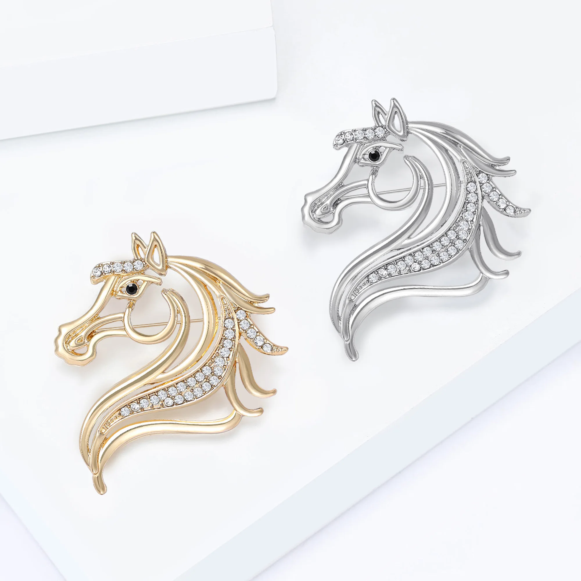 موضة حجر الراين الحصان دبابيس للنساء زودياك الحيوان دبوس المفاتيح الحدث حفلة هدايا السنة الجديدة مجوهرات اكسسوارات الديكور