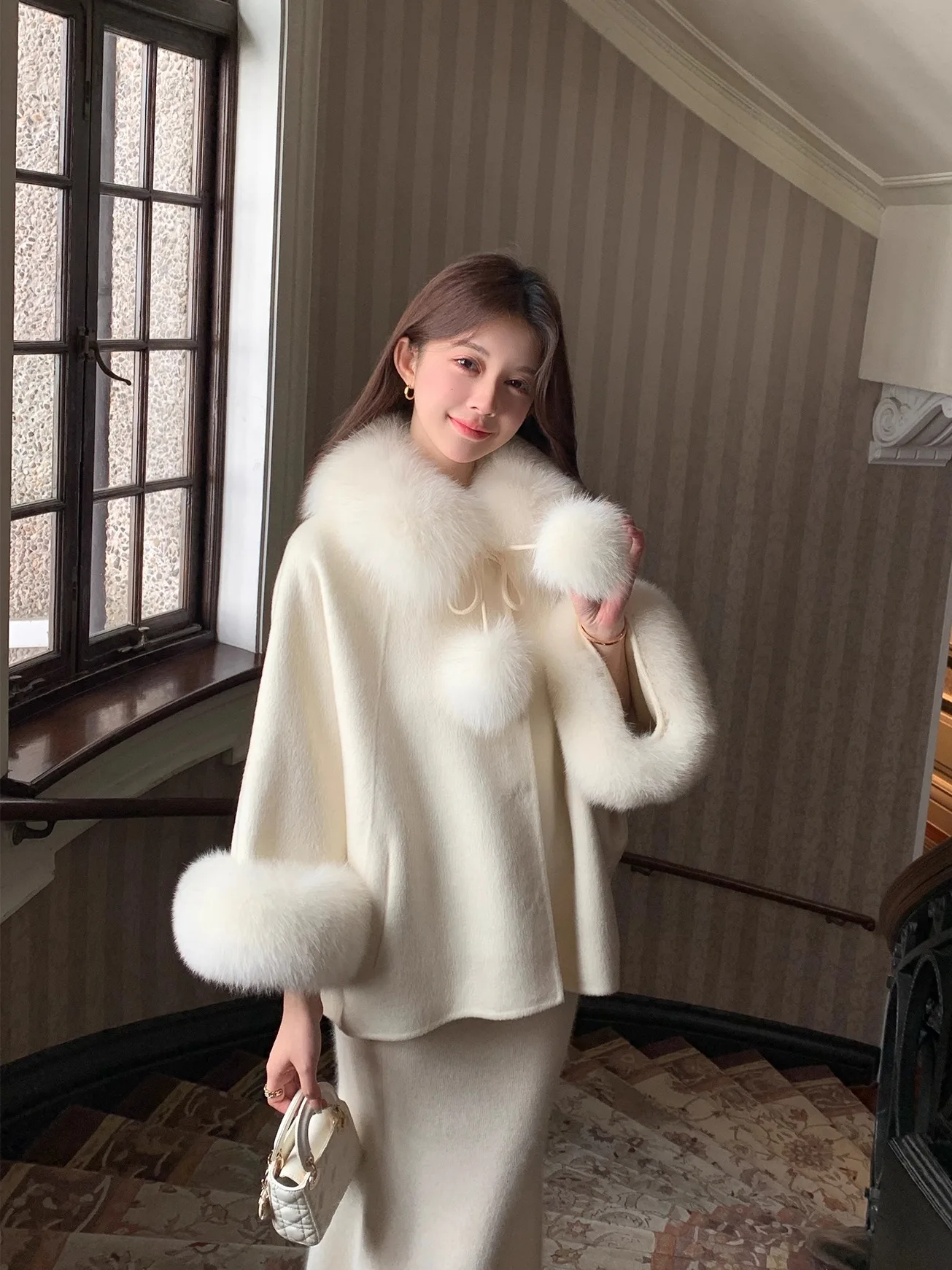 Fox fur collar cape Cashmere coat for petite women, all-wool double-sided woolen coat 2025 Autumn/Winter new style