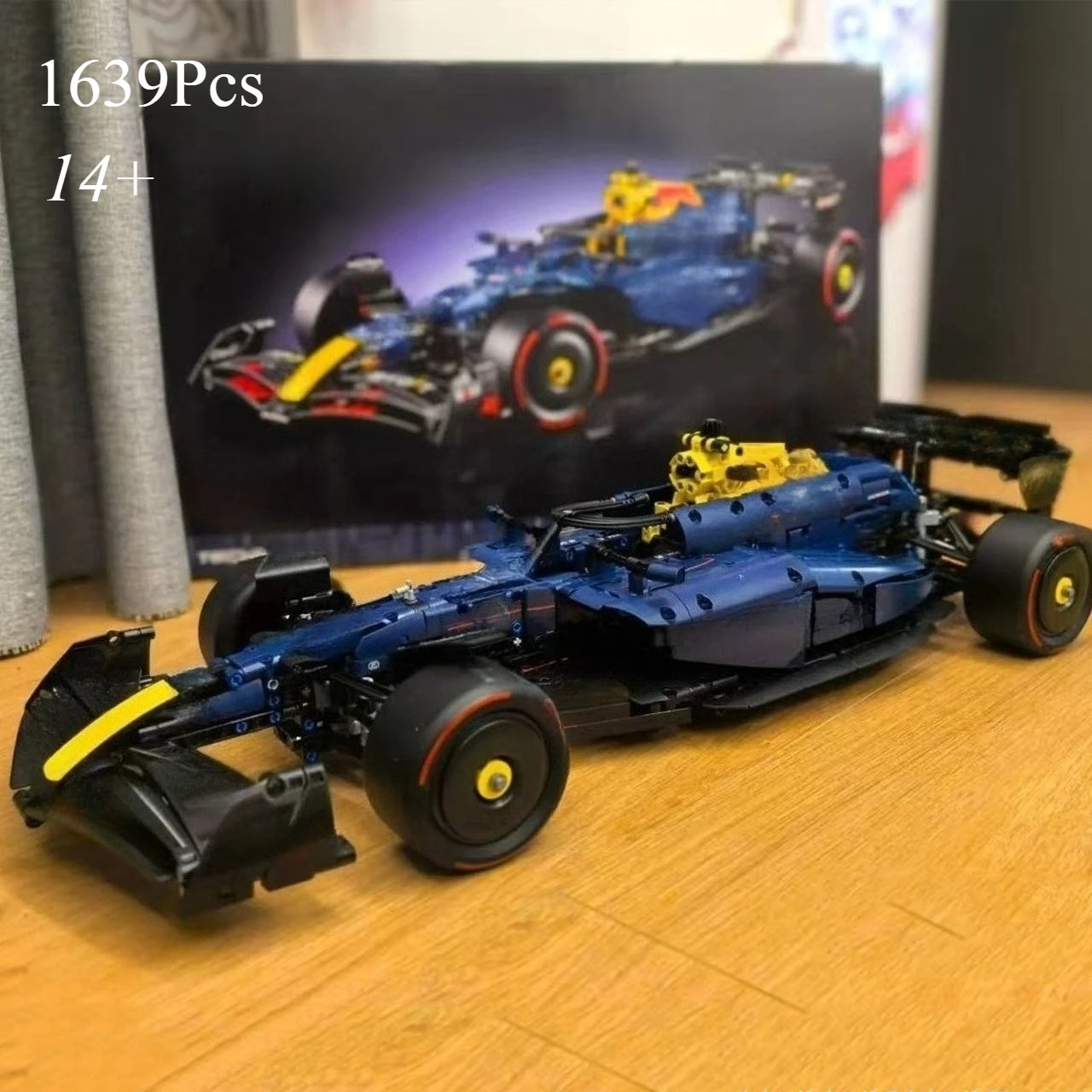 

SF-24 Formula F1 Red Racing Car 2025 New Technical 42206 1639Pcs City Super Car Boys Holiday Gifts