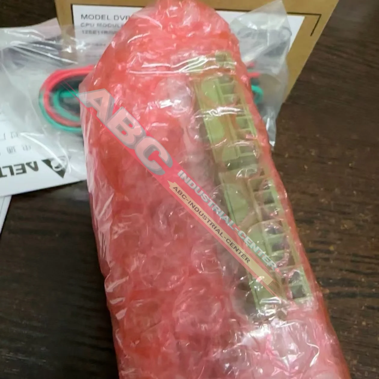 DVP12SE11R DVP12SE11T  new in box  PLC module