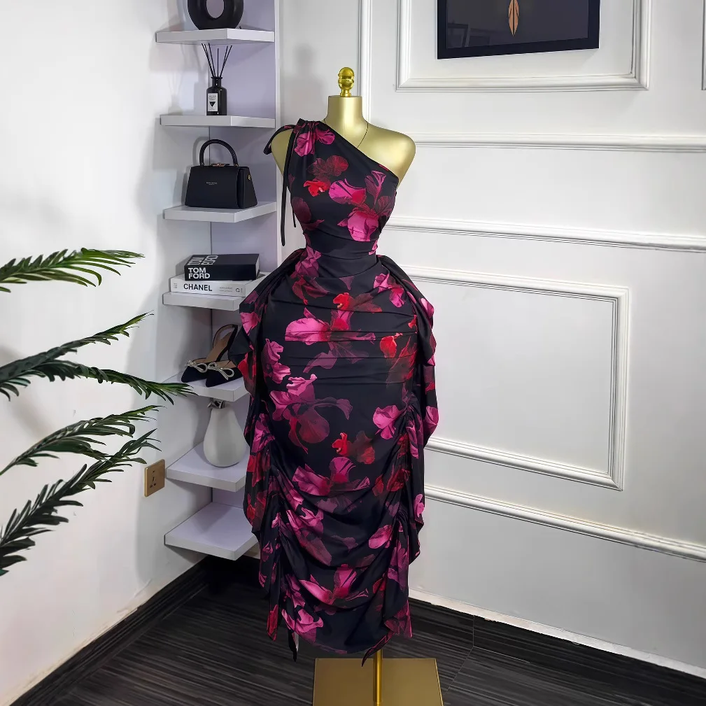 2025 novedad de verano vestido de mujer sin mangas de un solo hombro cuello inclinado estampado con cordones vestido ajustado con volantes