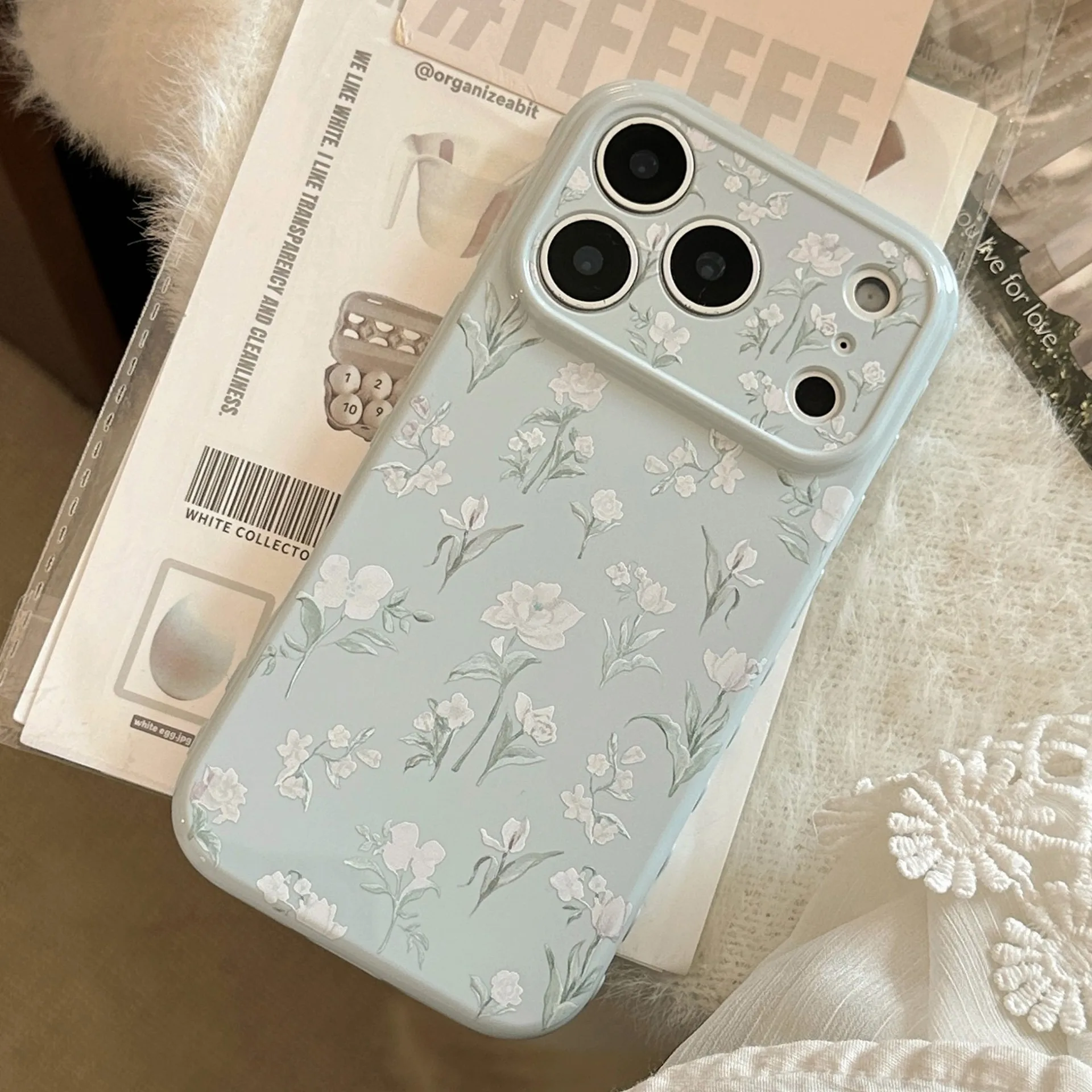 Hübsche Weiße Kleine Blumen Sanfter Wind Silikon Handyhülle für iPhone 17 Pro Max Hüllen iPhone 17 Pro 16 15 14 Plus 13 12 11 Cover – Detail 12