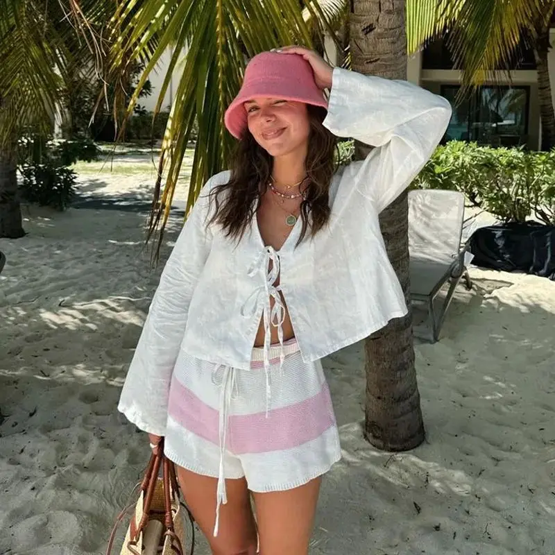 

Европейский и американский кардиган в стиле INS с глубоким V-образным вырезом и расклешенными рукавами в сочетании с рубашкой для пляжного отдыха Рубашка на шнуровке