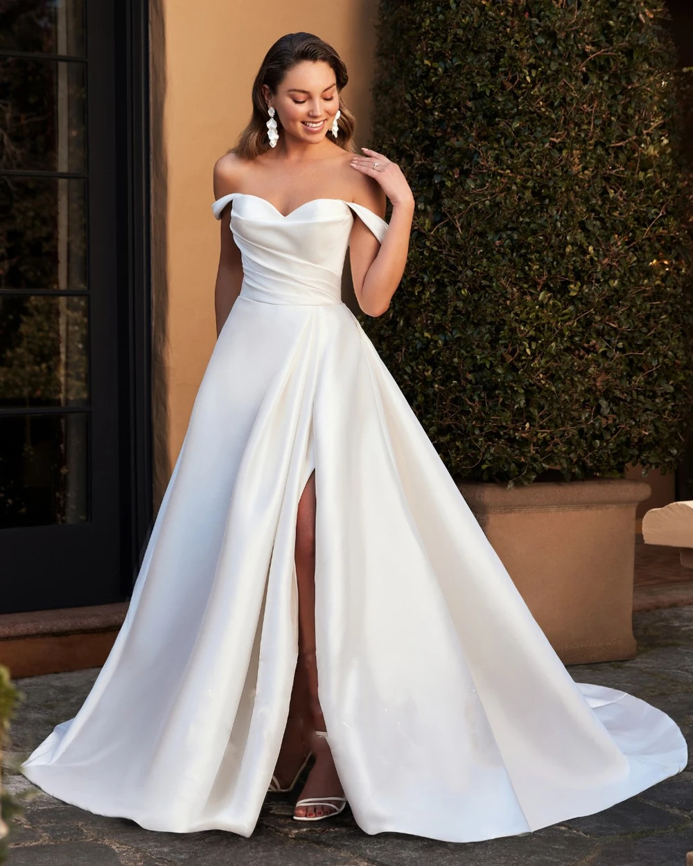 

Атласные свадебные платья с открытыми плечами, плиссированные свадебные платья с открытой спиной и высоким разрезом, элегантное простое платье Vestido De Novia по индивидуальному заказу