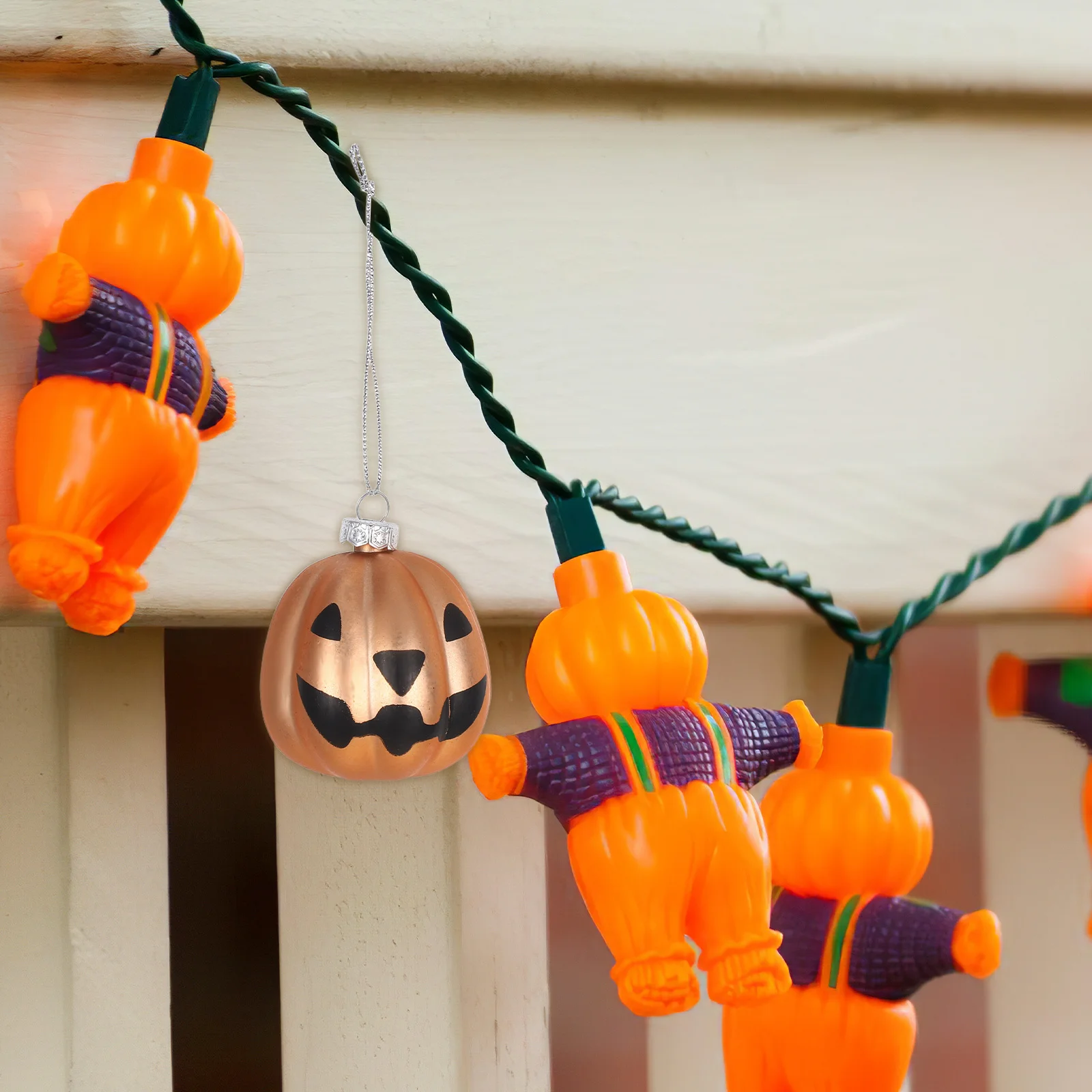 

12Pcs Decorative Pumpkins Hanging Ornaments Set Mini Artificial Pumpkins for Autumn Halloween Party Spooky Tree Decorations