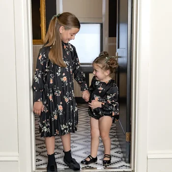 AP Çiçek Pileli Saten Koleksiyonu 2025 Sonbahar Uzun Kollu Kız Çiçek Pileli Elbise Bebek Romper Sevimli, # 6007