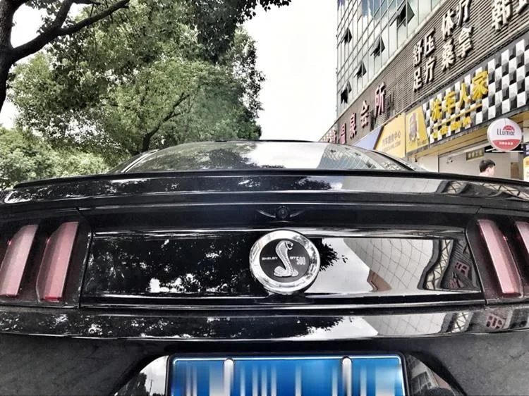 1-częściowy emblemat ABS i metalu węża Cobra na przedni grill samochodowy Naklejki na tylny bagażnik Naklejki samochodowe do Shelby GT500