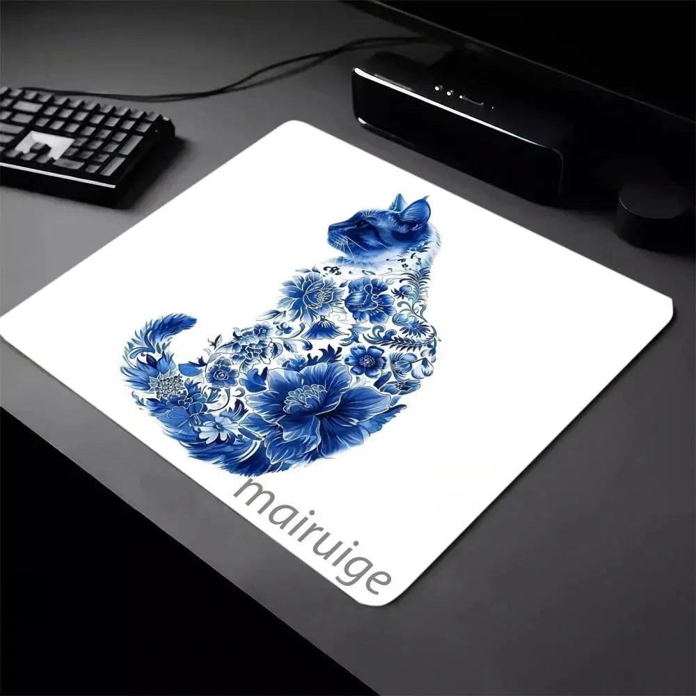 แผ่นรองเมาส์ลายแมวสีฟ้า 45X40 ซม.ขนาดใหญ่สแควร์คอมพิวเตอร์สำนักงานเกมโต๊ะเสื่อยางกันลื่นแผ่นรองเมาส์ขนาดเล็กตกแต่งโต๊ะ