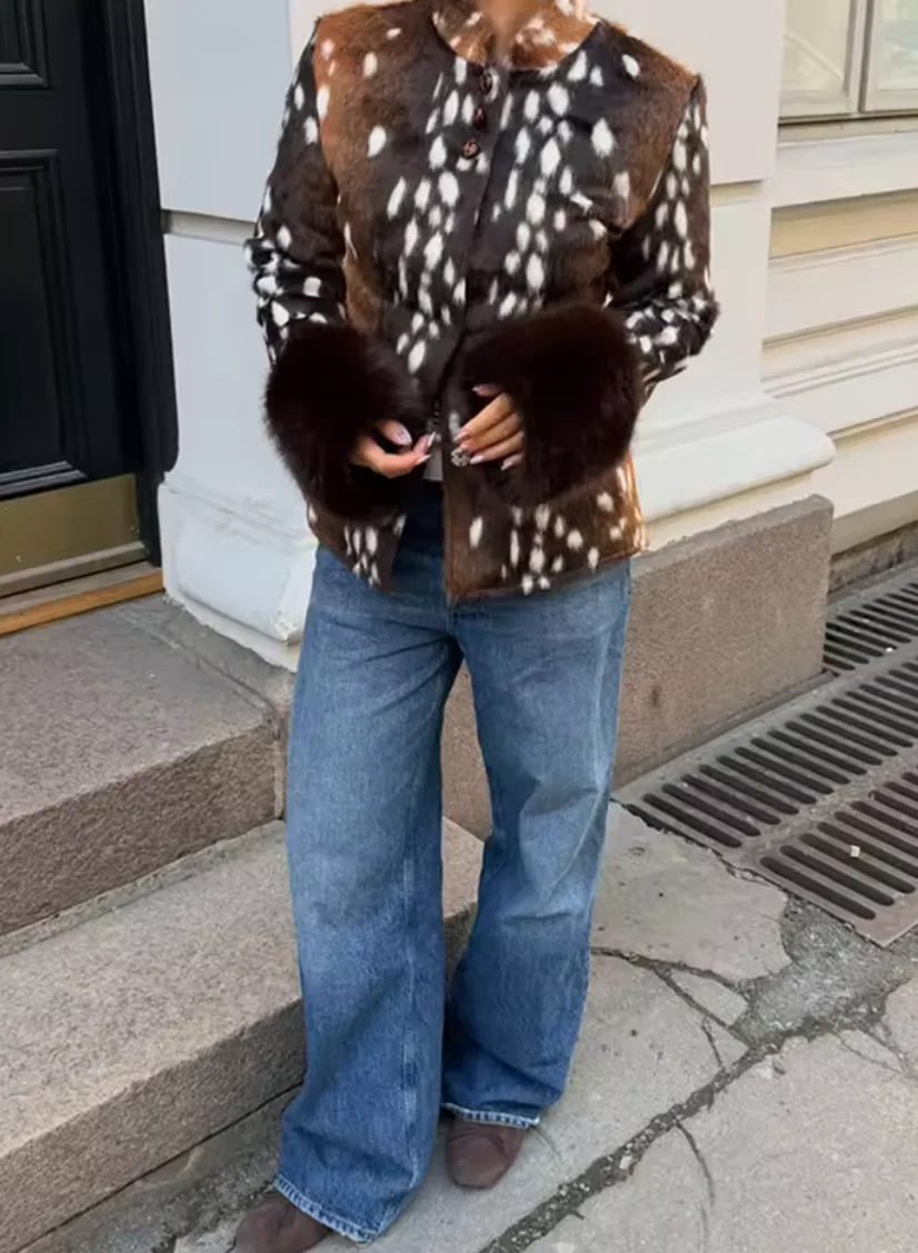 Women's Faux Deer-Spot Fur Coat, Stand-Up Collar, Waist-Cinching Short Style, Large Fur-Trimmed Cuffs, Vintage-Style Jacket, Street Party Luxury Outerwear, 2026 Autumn/Winter New Model