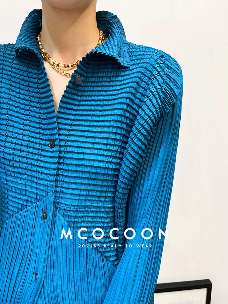 Miyake Plissierter Einreihiger Hemdmantel mit Stehkragen, Langarm-Cardigan, Designer-Luxuskleidung – Detail 15