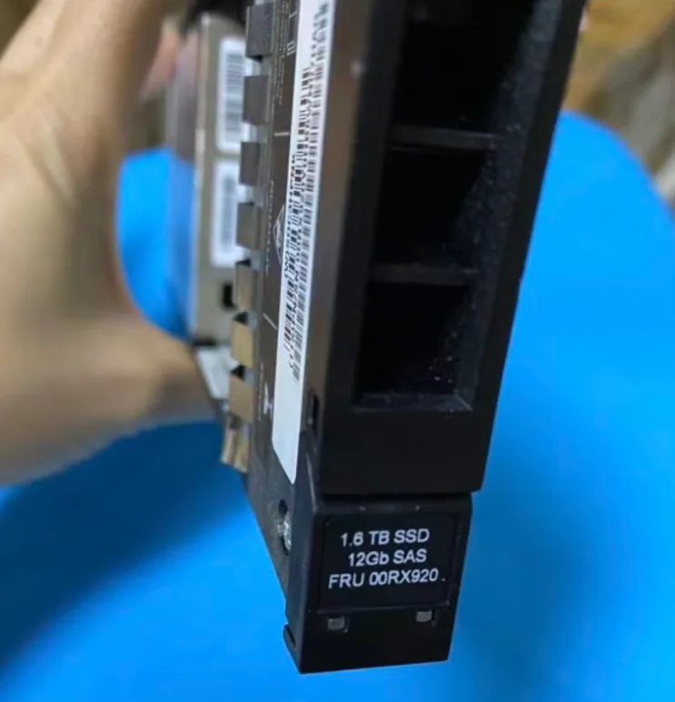 

Твердотельный накопитель FRU 00RX920 1600 ГБ 1,6 ТБ SAS 2,5 SSD V7000 Gen1