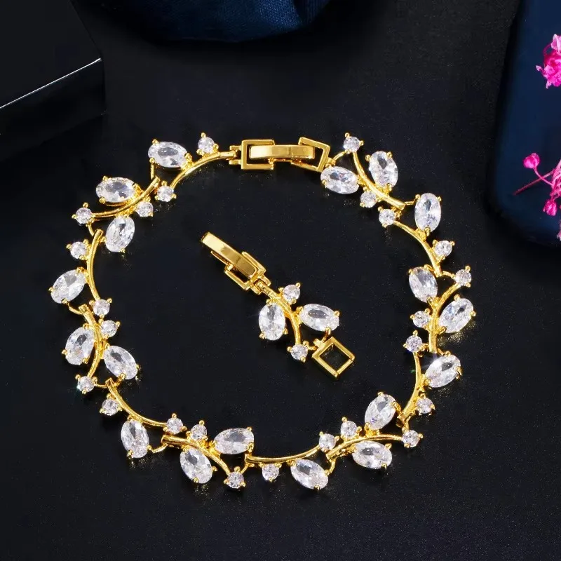 CWWZircons 6 Farboptionen Weißgoldfarbenes Handgefertigtes Österreichisches Kristall-Tennisarmband in Lila für Damen Großhandel S0099 – Detail 7