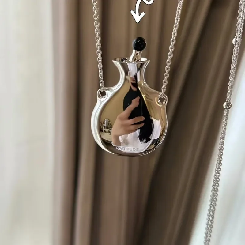 2024 new perfume bottle necklace niche agate crown simple and versatile high-end long necklace sweater chain