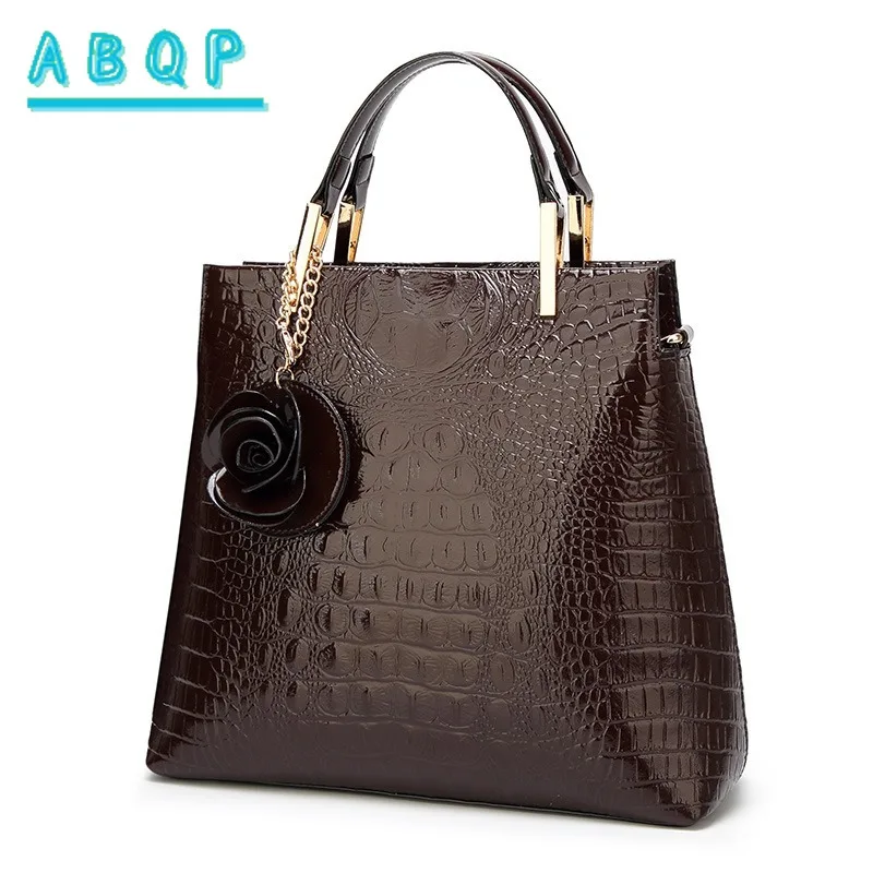 2025 جديد براءات الاختراع والجلود المرأة حقيبة مخطط حقيبة يد المرأة Crossbody حقيبة كتف شل حقيبة سعة كبيرة السفر في الهواء الطلق