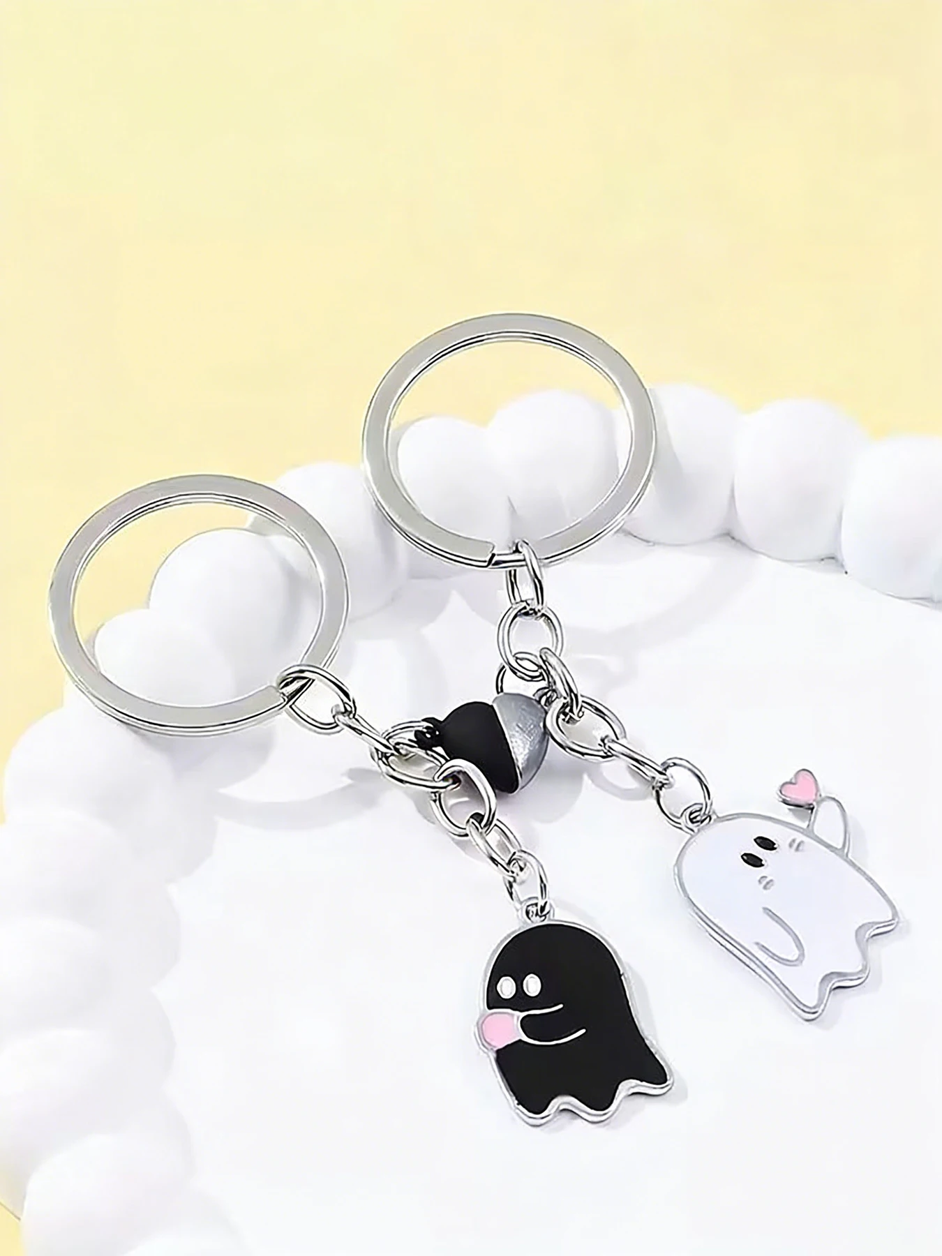 1 Pair Cute Heart Ghost Alloy Keychains with Magnetic Buckle, Drip Oil Design, Couple Pendant for Lovers & Friends, Ideal Hallow