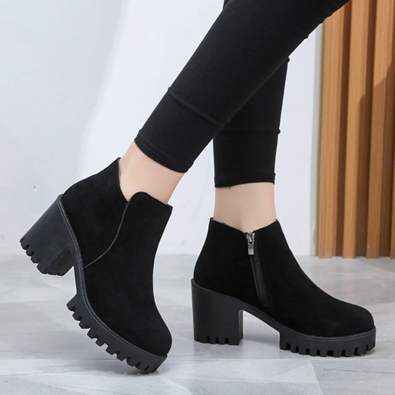 Botines de mujer a la moda 2024 Otoño e Invierno nuevo estilo británico cabeza redonda cremallera lateral suela gruesa temperamento zapatos de mujer