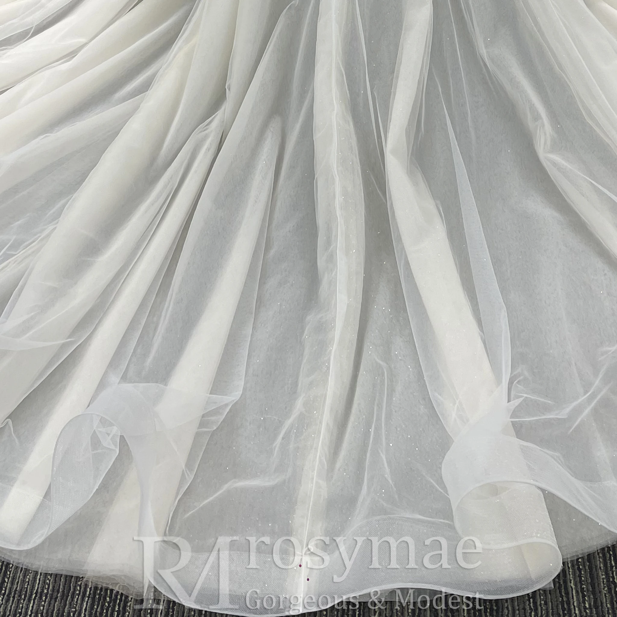 Rosymae elegante A-lijn trouwjurk met doorschijnende mouwen voor bruidsjurk