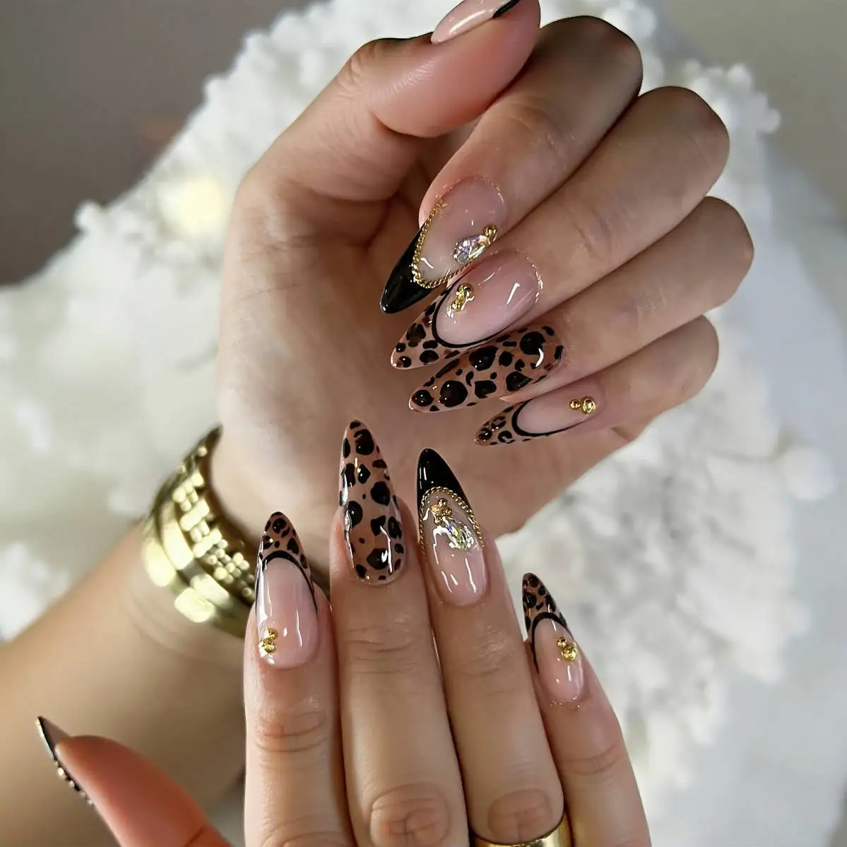 

24pcs Almond Shaped Press On Nails Glossy Black French Tips with Leopard Print and Gold Accents Full Cover False Nails for Women