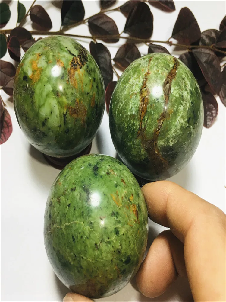 5-6cm Natural crystal Madagascar emerald stone balls for home decoration