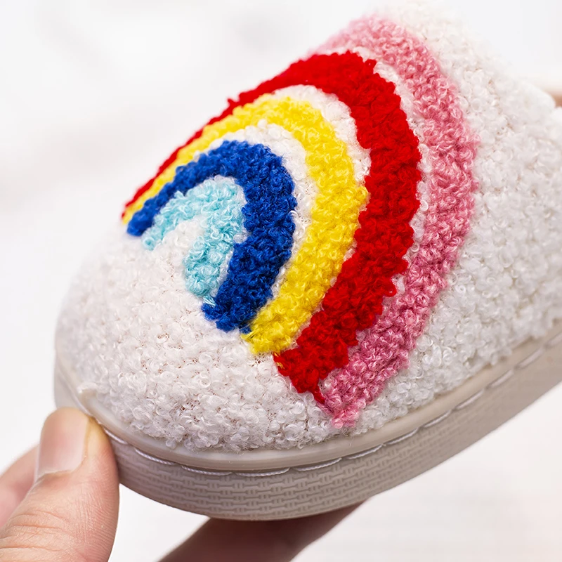 شباشب مهدئة للأطفال خفيفة الوزن ومريحة للأطفال للخريف والشتاء سهلة الارتداء في الأماكن المغلقة