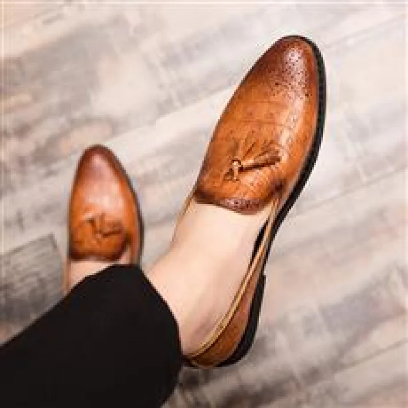 British style men's printed pointed business dress shoes engraved business casual leather shoes formal wedding shoes new