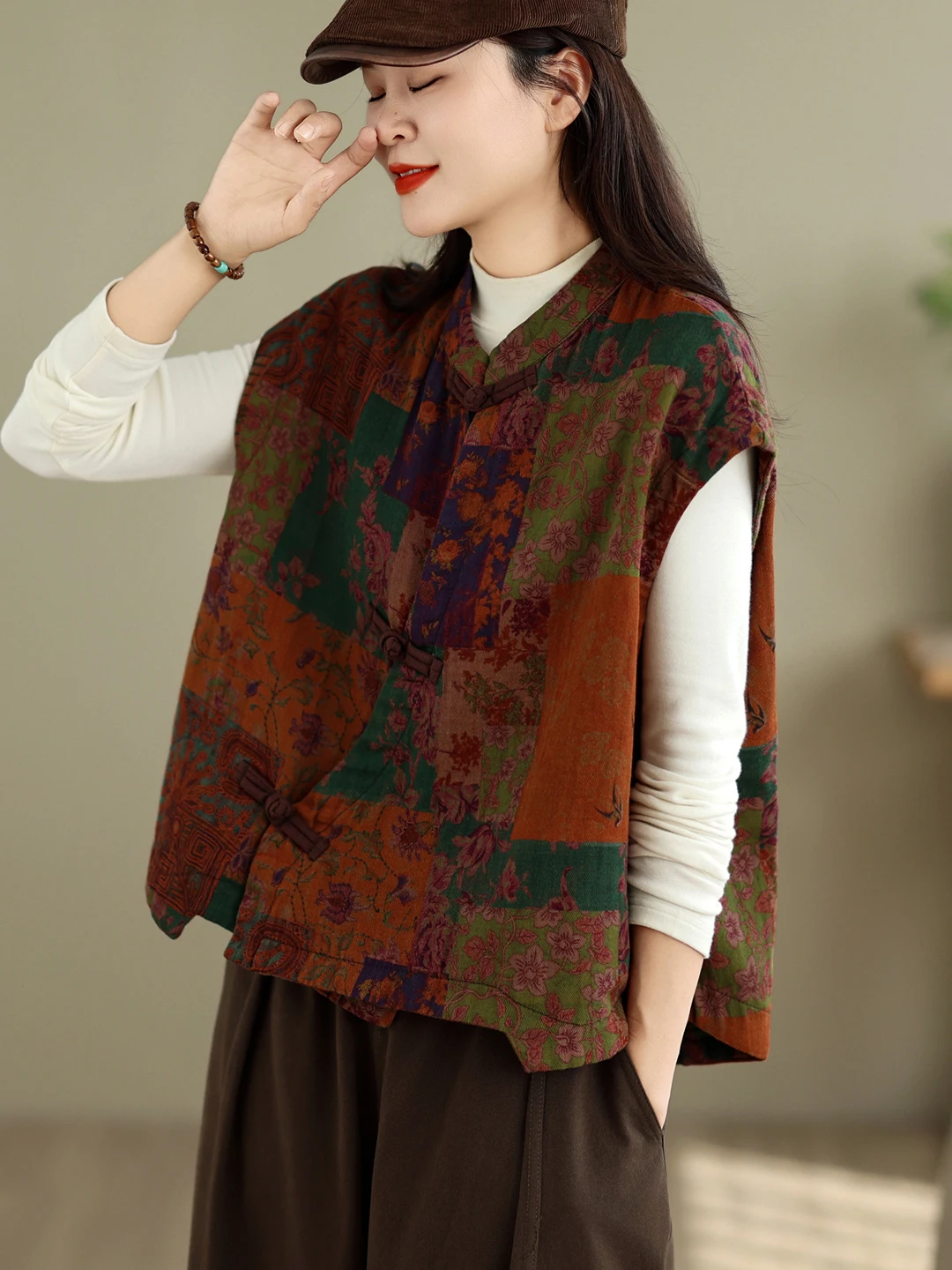 New 2026 Chinese Style Printed Buttonless Sleeveless Vest Artistic Women's Retro Versatile Fashionable Early Autumn New Model