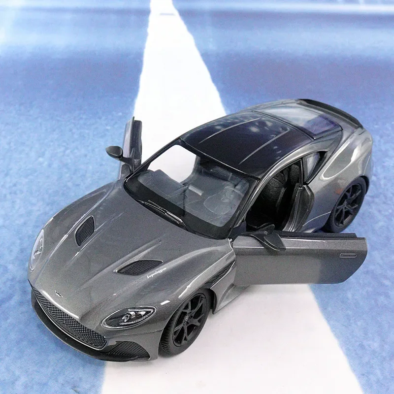 WELLY 1:24 Aston Martin DBS Superleggera High Simulation Diecast Car Metal Alloy Model Car Children\'s toys collection gifts B156