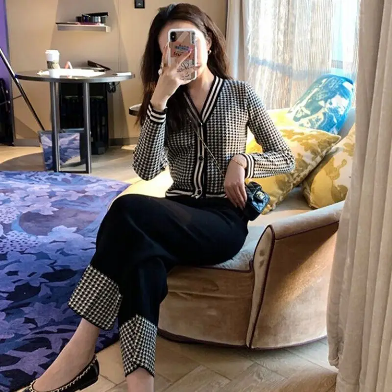 

Woman Casual Two Pieces Suits Long Sleeve Knitted Plaid Cardigan and Wide Leg Pants Female Loose Sweater Sets Tracksuit G677