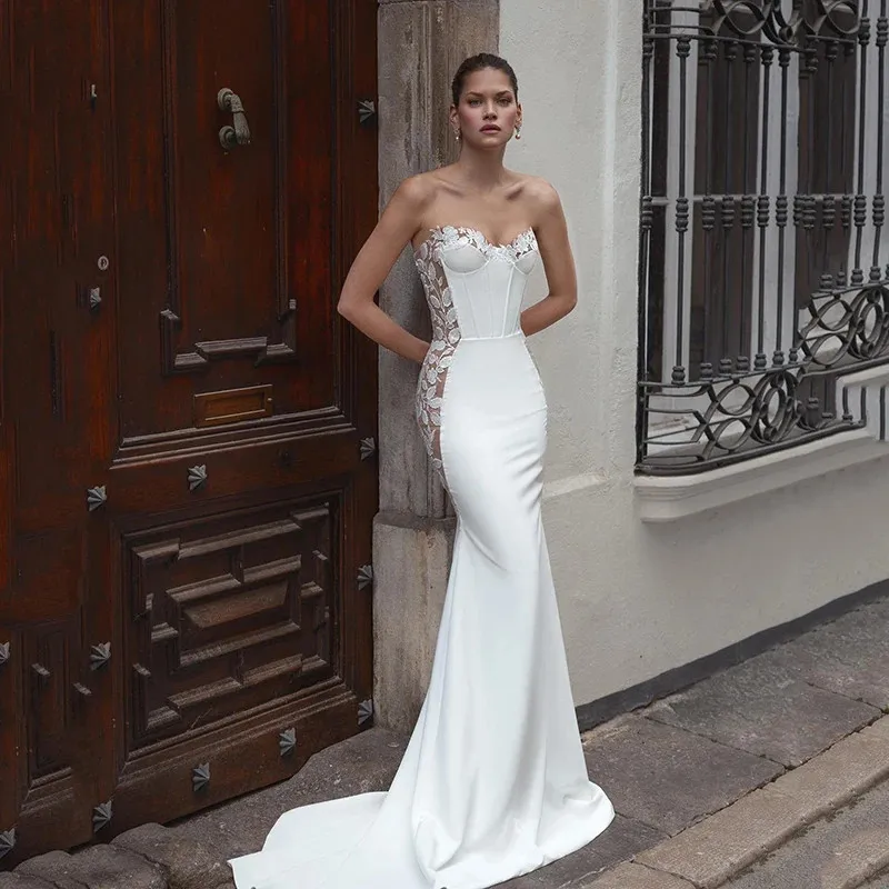 

Simple Mermaid Satin Wedding Dress Sexy Opne Back 2025 Sweep Train Illusion Lace Appliques Elegant Strapless Gowns Customized