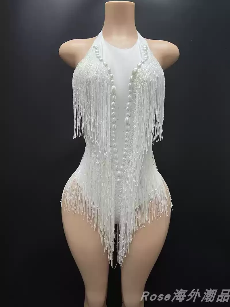 반짝이는 프린지 라틴 댄스 스커트, 살색 타이트 핏, 날씬해 보이는 기질, 섹시한 울트라 숏 점프수트, 나이트클럽 DJ 무대
