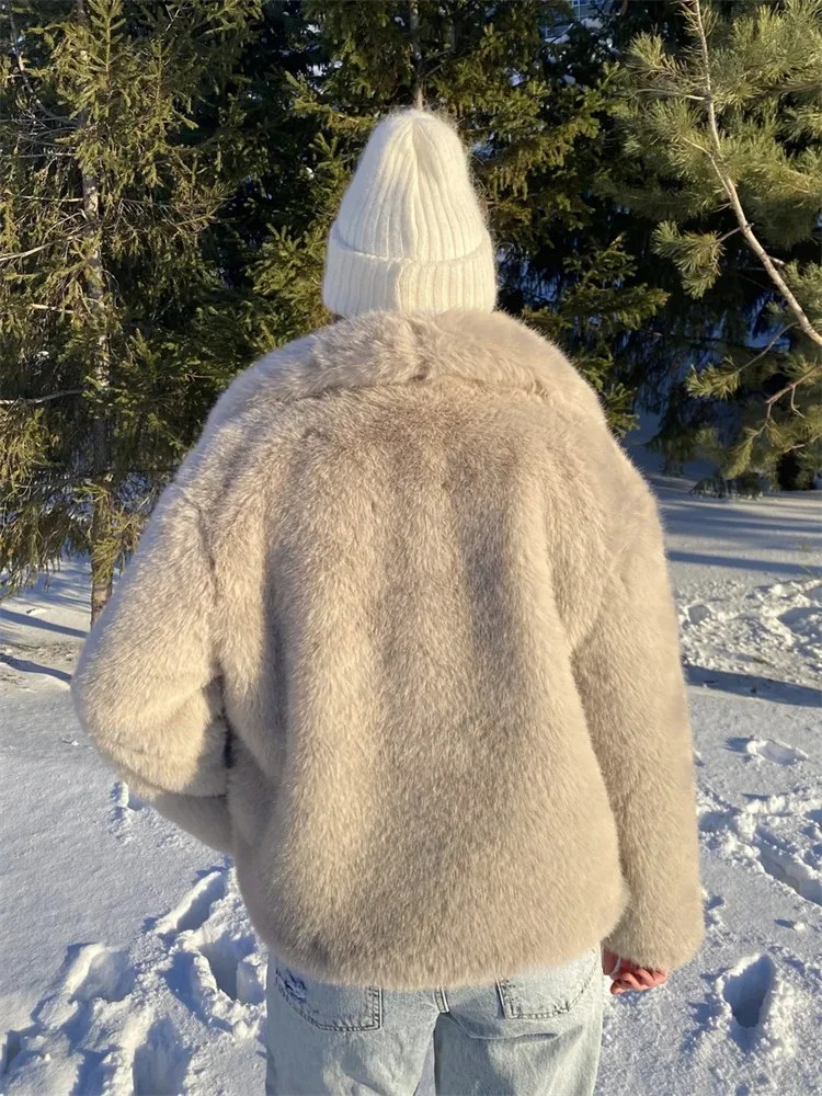 Tossy-Cardigan à manches longues avec pompon pour femme, manteau streetwear femme, vêtements d'extérieur décontractés, plume de fourrure blanche, monochrome, hiver 2025