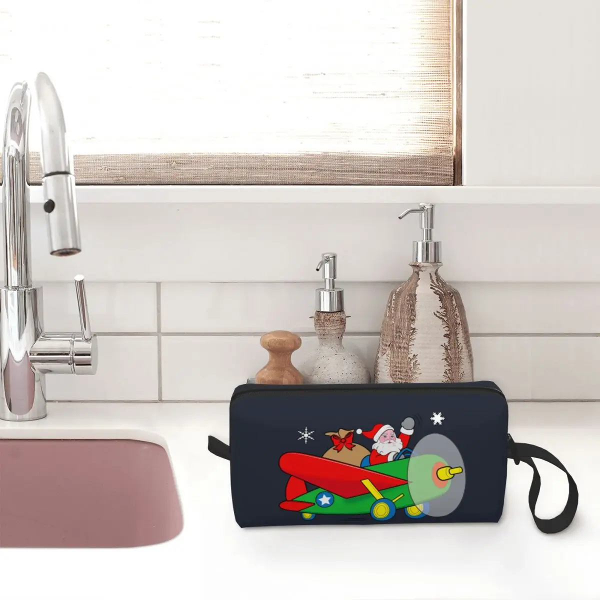 Santa Claus Merry Christmas Makeup Bag, Organizador de Cosméticos de Viagem, Kawaii Um Avião Cheio de Presentes, Sacos De Higiene Pessoal De Armazenamento