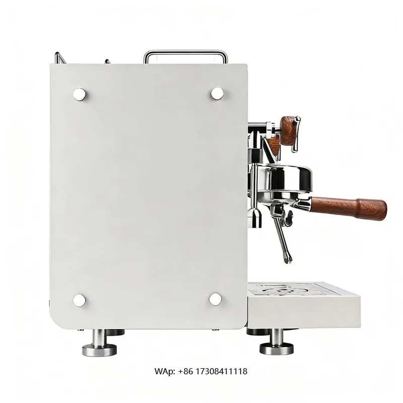 

Компактная встраиваемая кофемашина и набор для приготовления кофе для современной кухни и интеграции в квартиру.